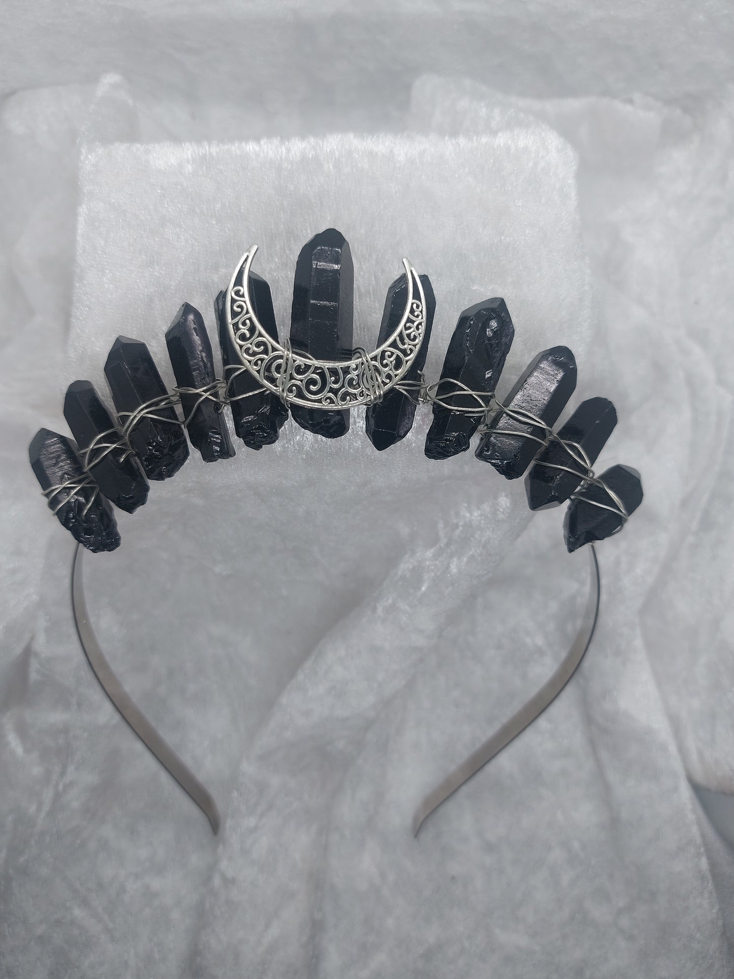 Black quartz crown