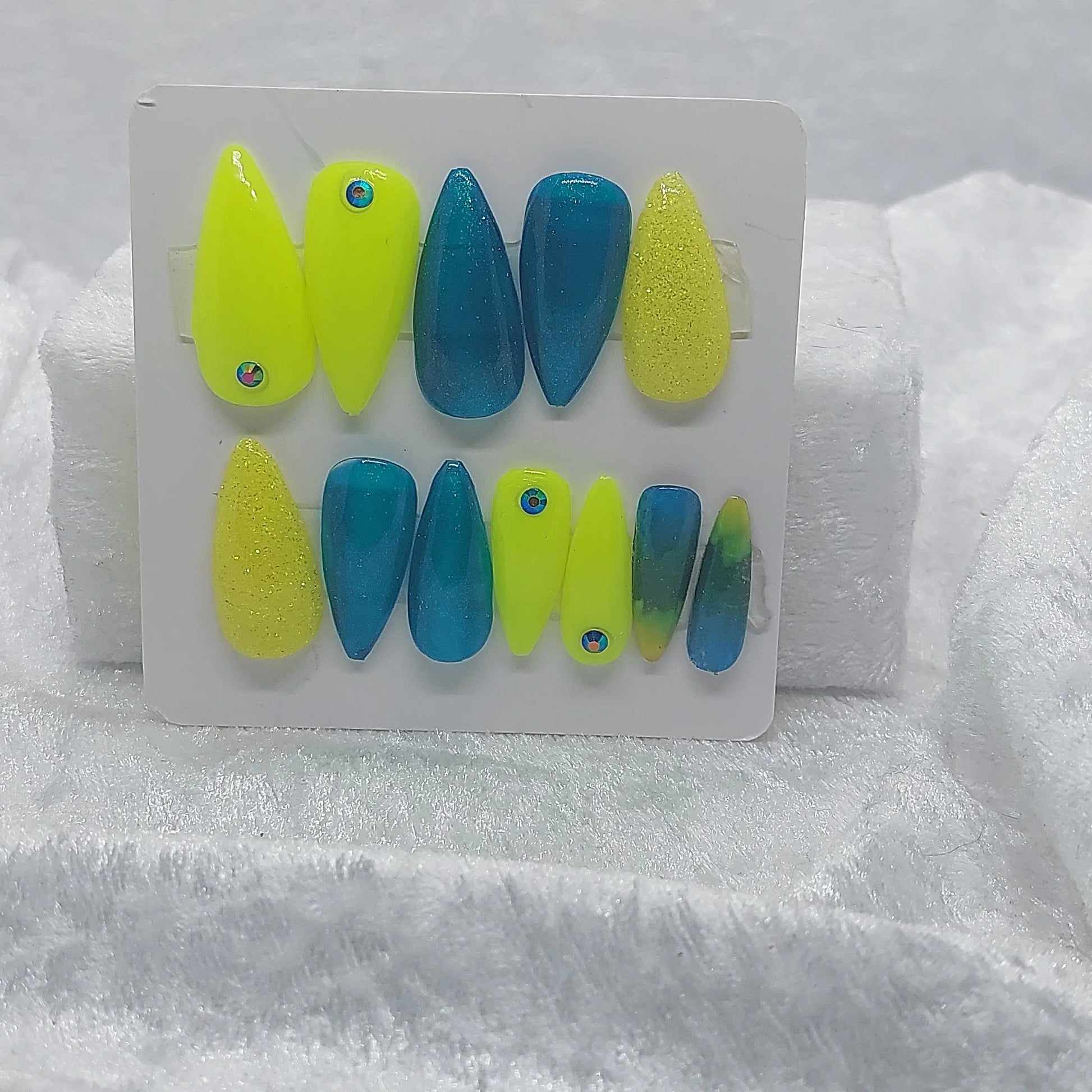 Press on nail set 32 - 1118Markets