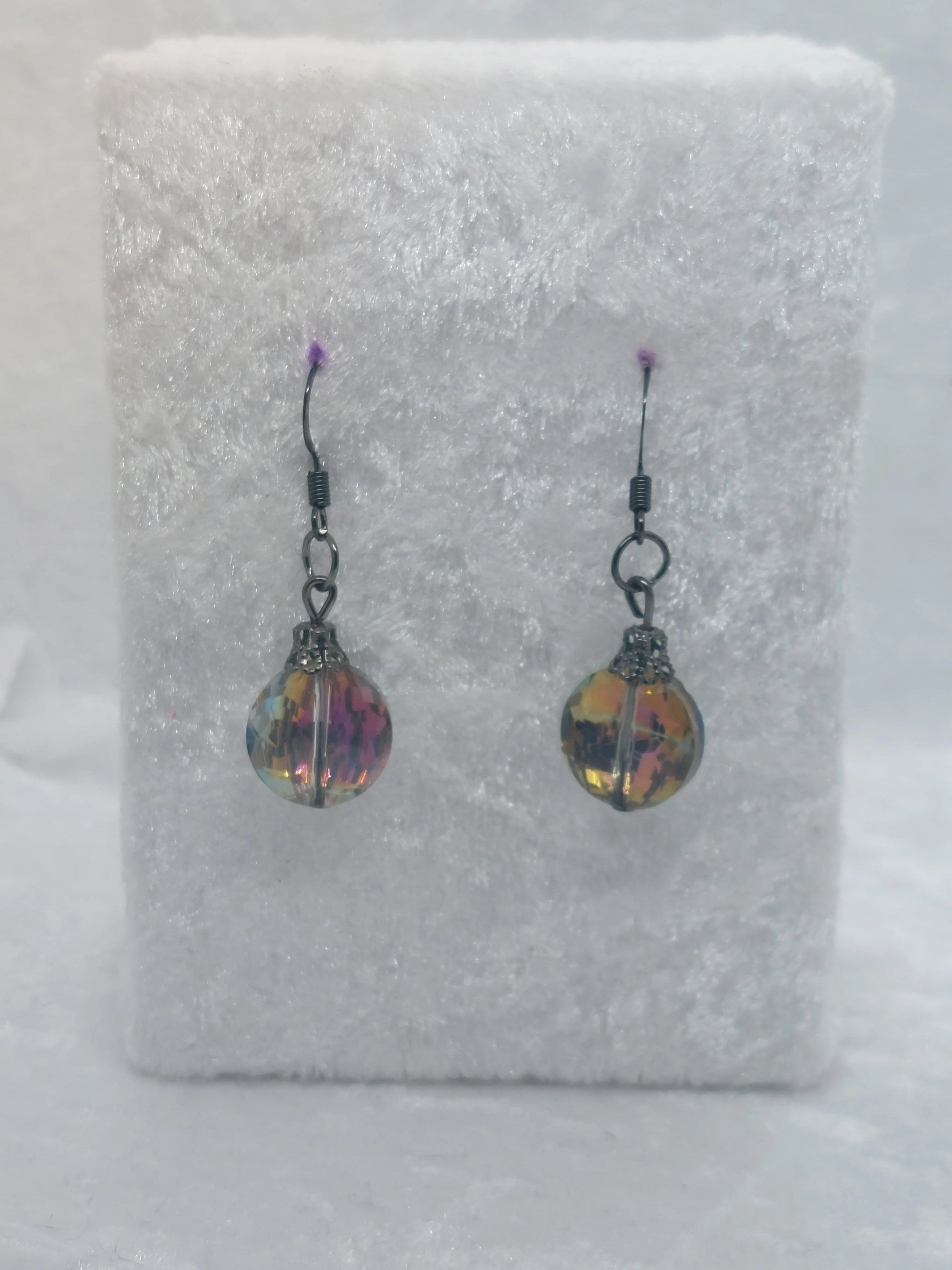 Iridescent faceted round drop 1118Markets