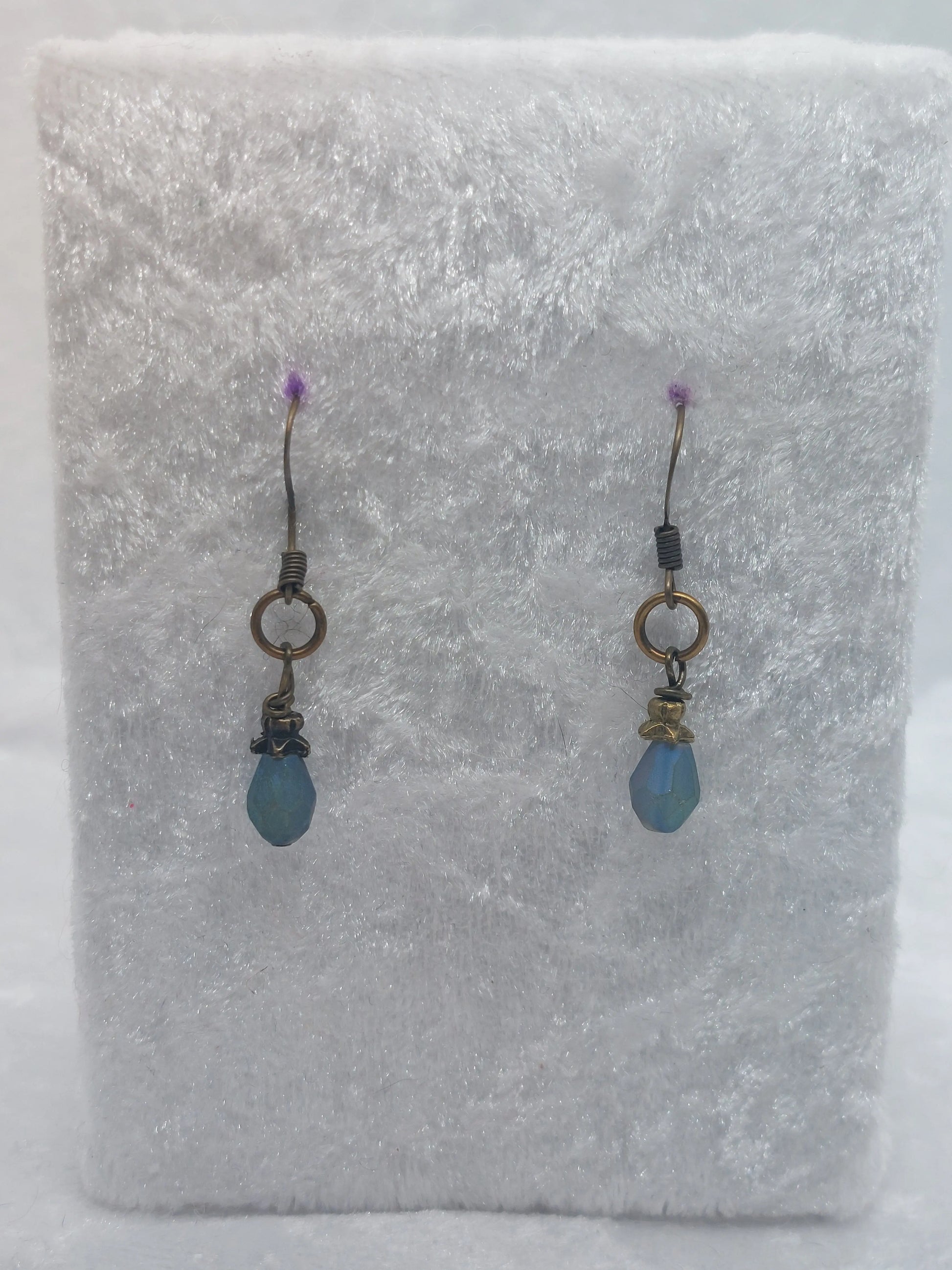 Blue teardrop wired 1118Markets