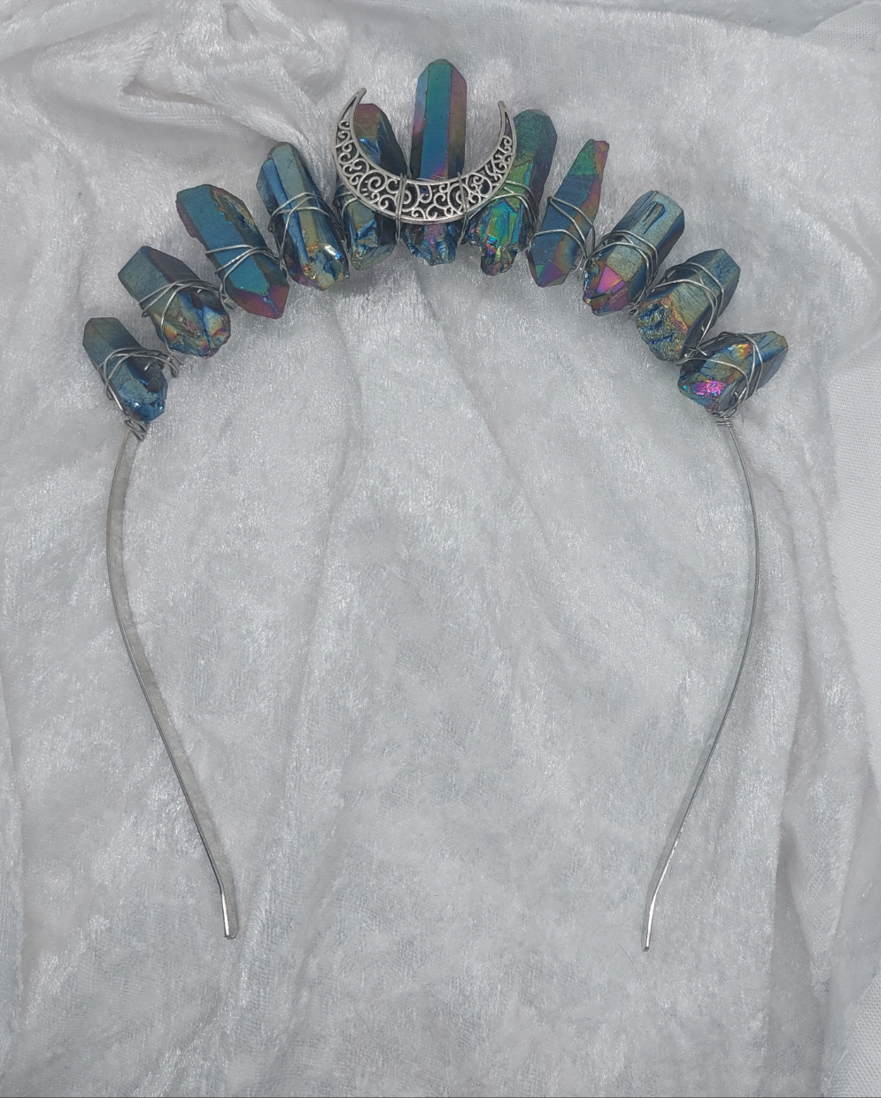Metallic rainbow treated quartz crown
