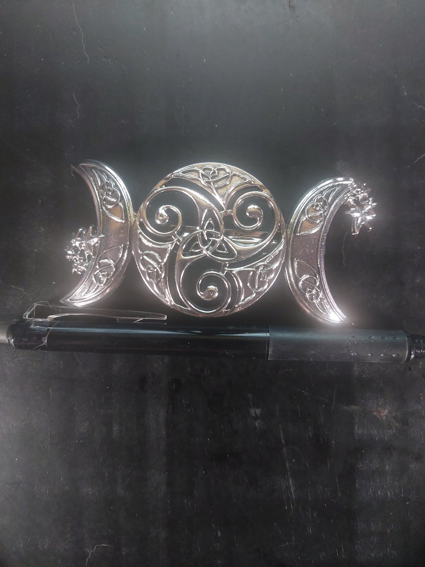 Metal Triple Moon with Teiscal Barrette